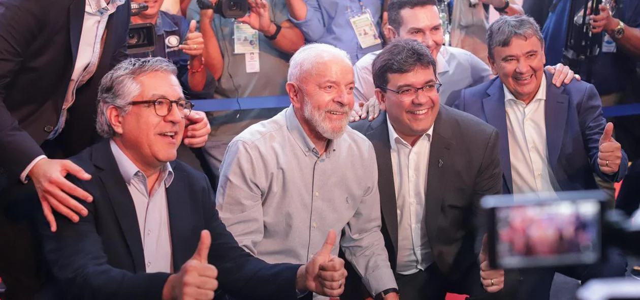 Presidente Lula ao lado do governador Rafael Fonteles, e dos ministros  Wellington Dias e Alexandre Padilha
