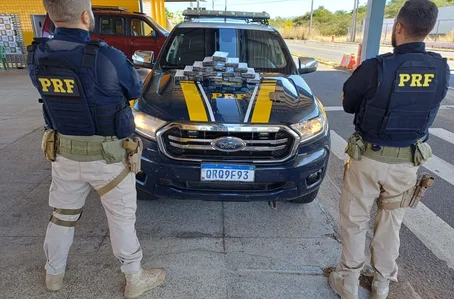 PRF apreendeu 15 tabletes de substância análoga à cocaína com a jovem de 21 anos