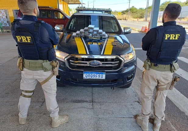 PRF apreendeu 15 tabletes de substância análoga à cocaína com a jovem de 21 anos