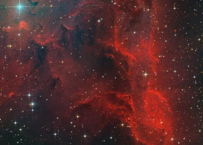 RCW 85 é uma nebulosa nuvem interestelar de gás hidrogênio brilhante