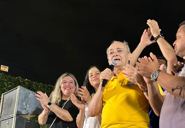 Samantha Cavalca cumpre agenda com Sílvio Mendes