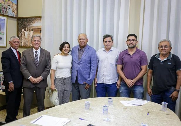 Sarah Menezes vai administrar ginásio que recebe seu nome