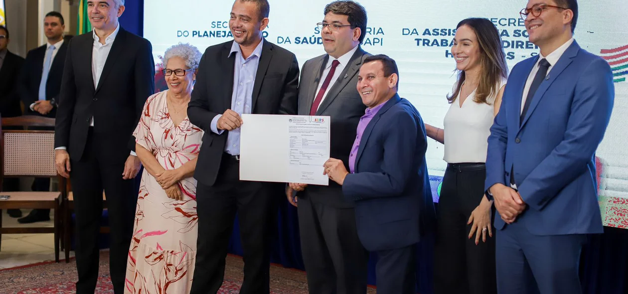 Secretários durante solenidade com o governador Rafael Fonteles