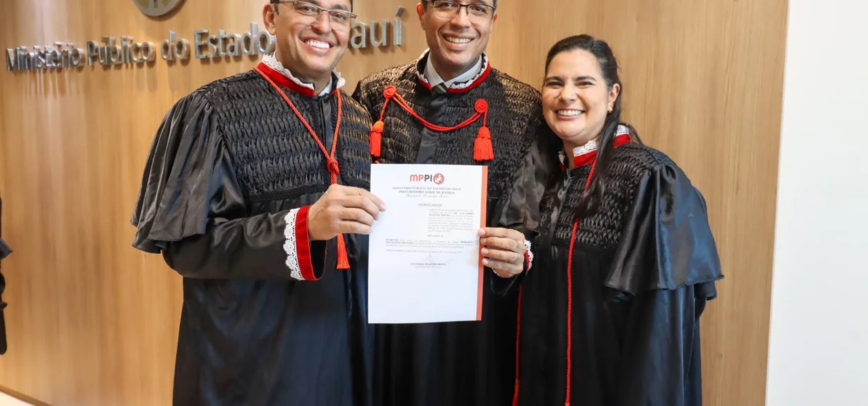 Também removeu diversos servidores, uma maneira de movimentar a lotação dentro da instituição