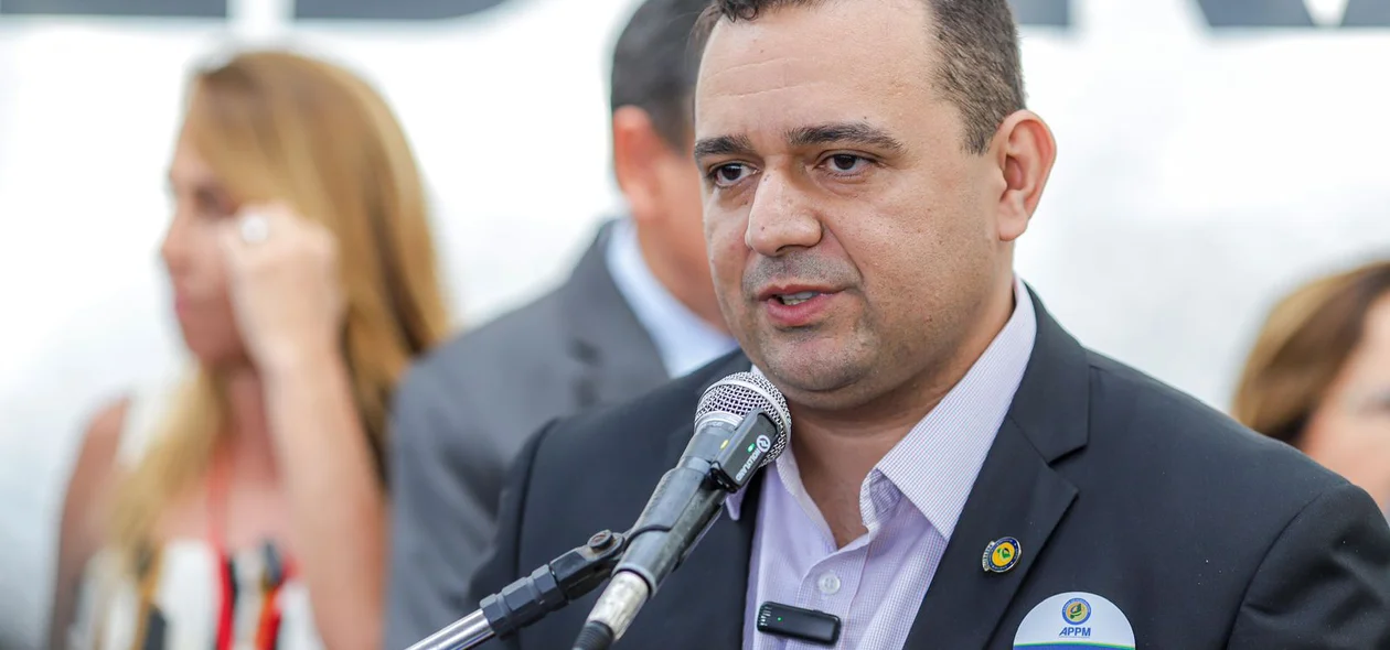 Toninho de Caridade durante coletiva de imprensa