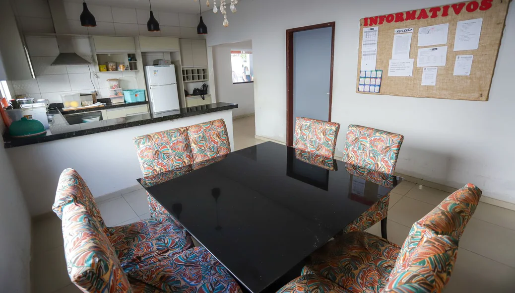 Um dos ambientes do imóvel onde funciona a Casa do Idoso