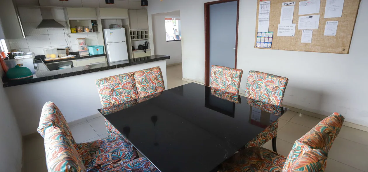 Um dos ambientes do imóvel onde funciona a Casa do Idoso