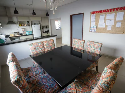 Um dos ambientes do imóvel onde funciona a Casa do Idoso