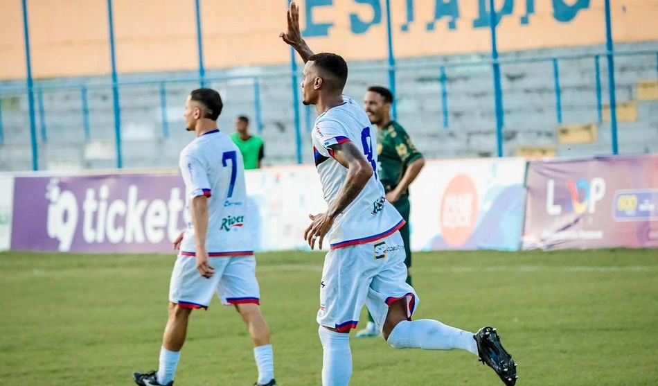 Vander, meio-campo do Maranhão