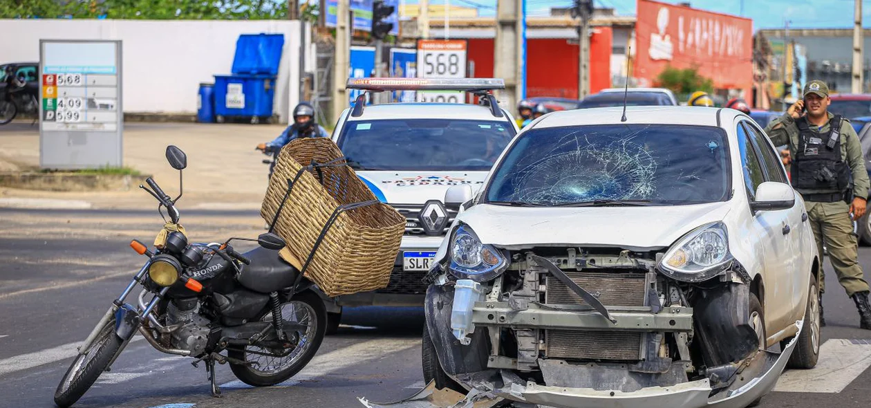 Veículos envolvidos no acidente que terminou com uma pessoa morta no Lourival Parente