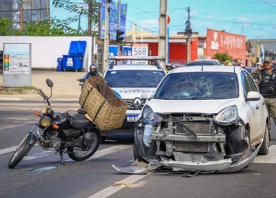 Veículos envolvidos no acidente que terminou com uma pessoa morta no Lourival Parente