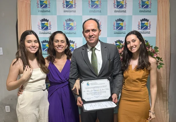 A família do defensor compareceu a solenidade de entrega do titulo de cidadania