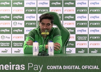 Abel Ferreira durante coletiva de imprensa