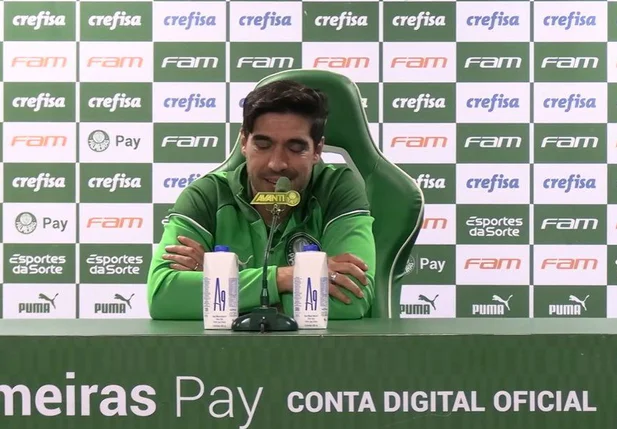 Abel Ferreira durante coletiva de imprensa