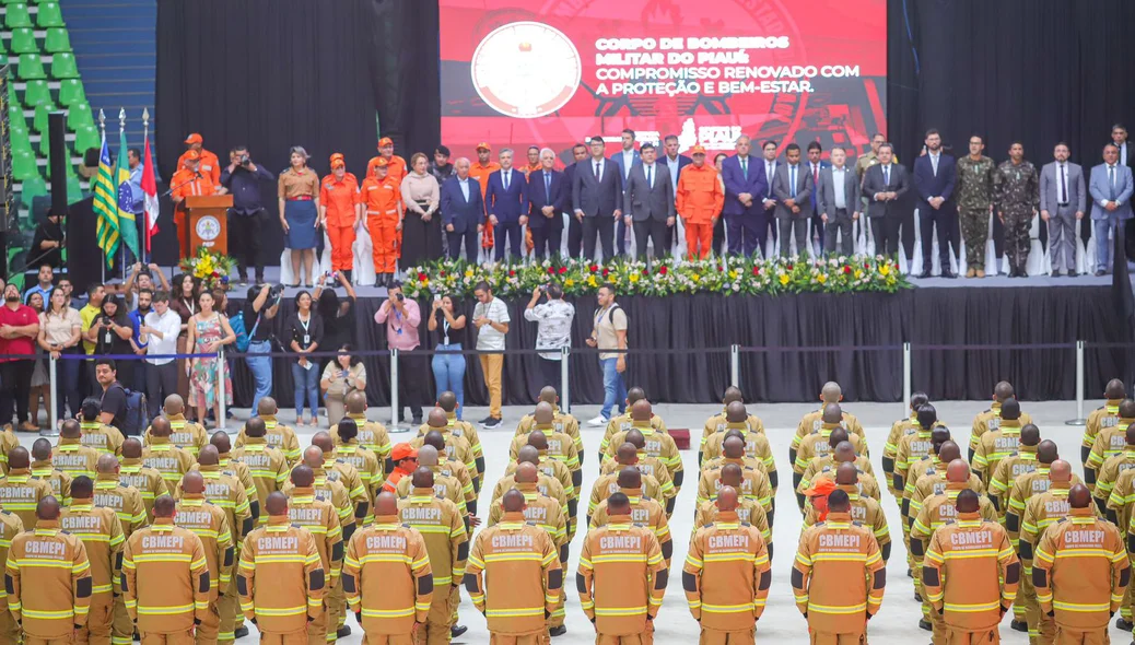 Além dos 205 aprovados que ingressam na patente de soldado, outros 15 foram promovidos