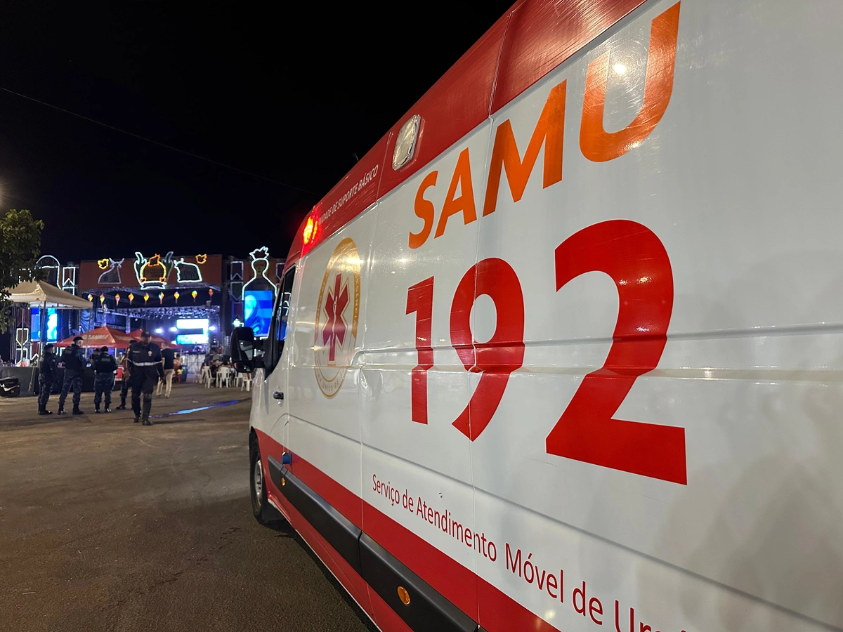 Ambulância do Samu para atendimento ao público