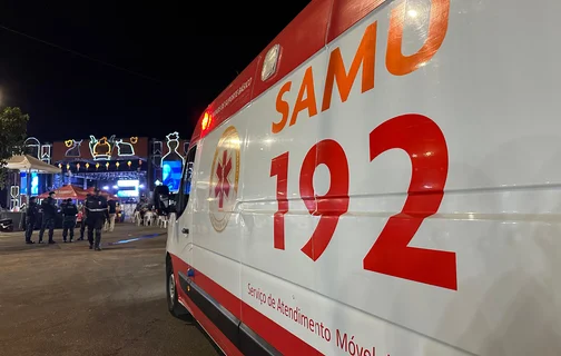 Ambulância do Samu para atendimento ao público