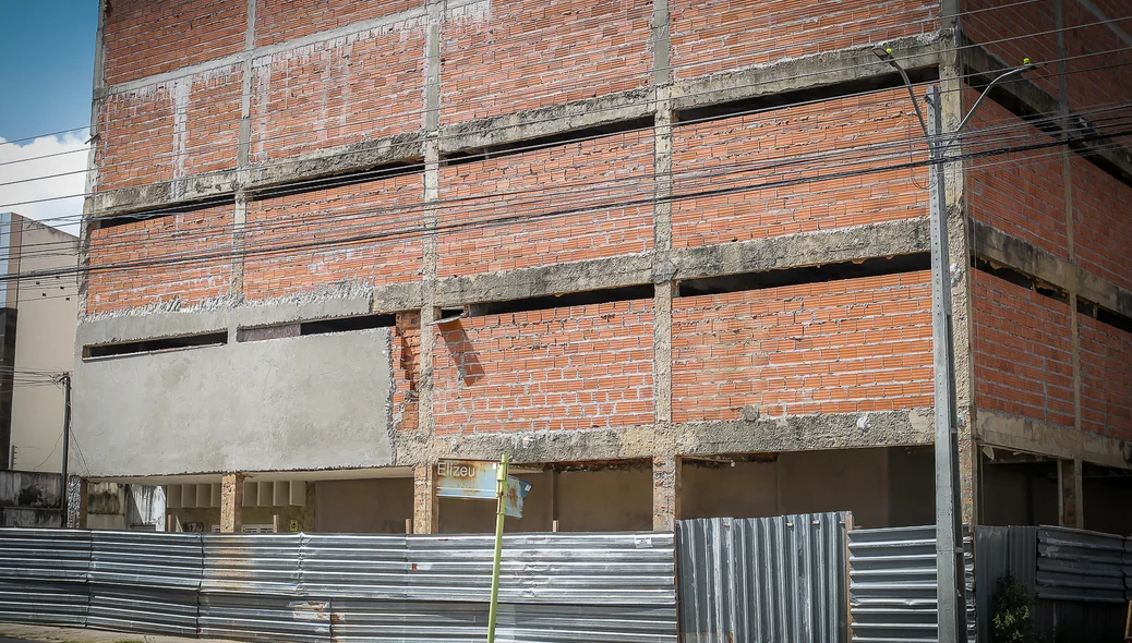 Antigo Hotel Sambaíba, em processo de desmoronamento