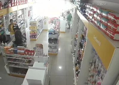 Arrastão em farmácia no Lourival Parente