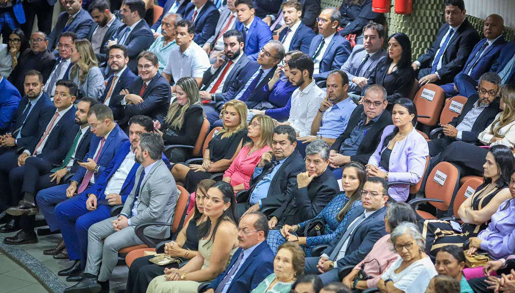 Autoridades , Familiares e amigos prestigiando a posse de Daniel Eufrásio