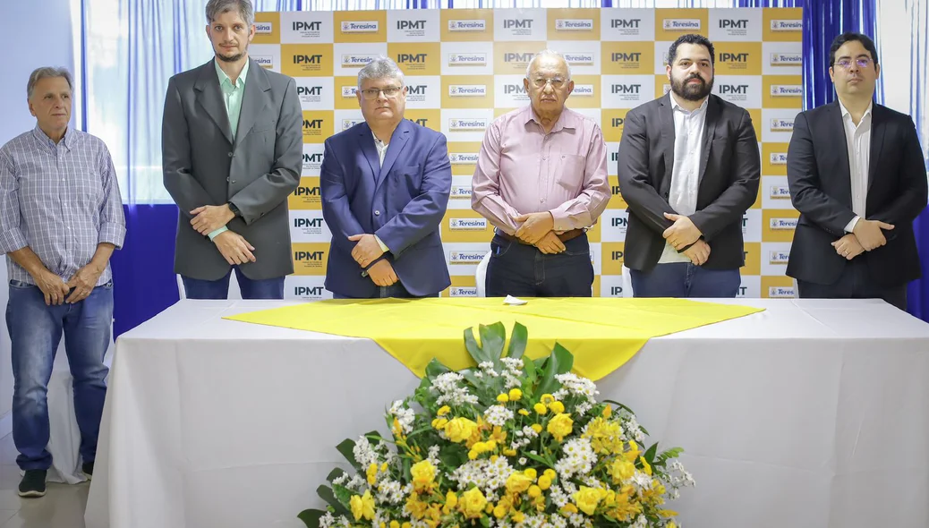 Autoridades presentes na solenidade