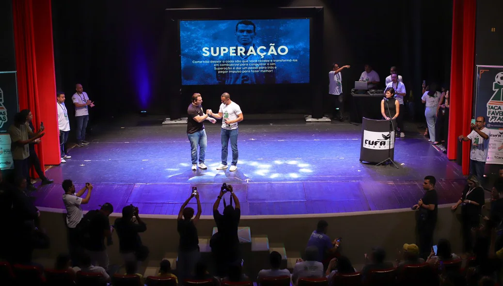 Cafu cumprimentando o vereador de Teresina, Markim Costa