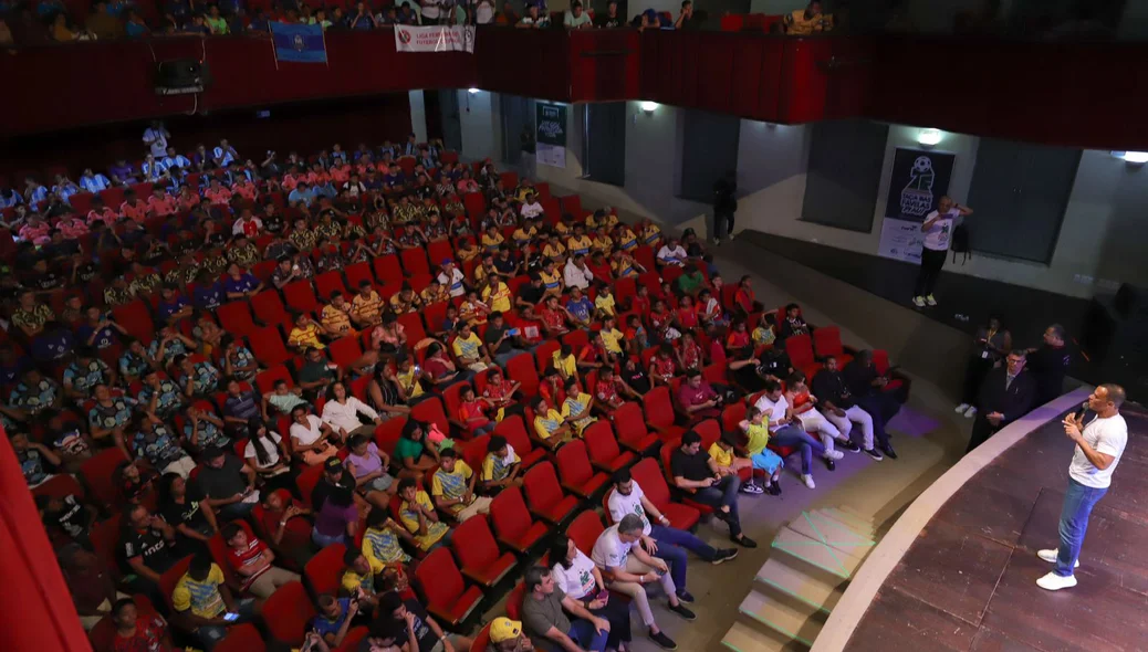 Cafu em palestra especialmente para os mais jovens