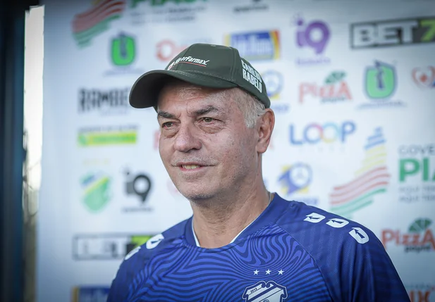 Carlos Rabello, técnico do Altos