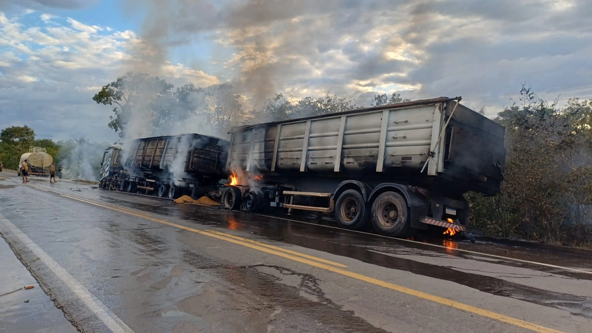 Carreta ficou completamente destruída no trecho da BR 343 em Capitão de Campos
