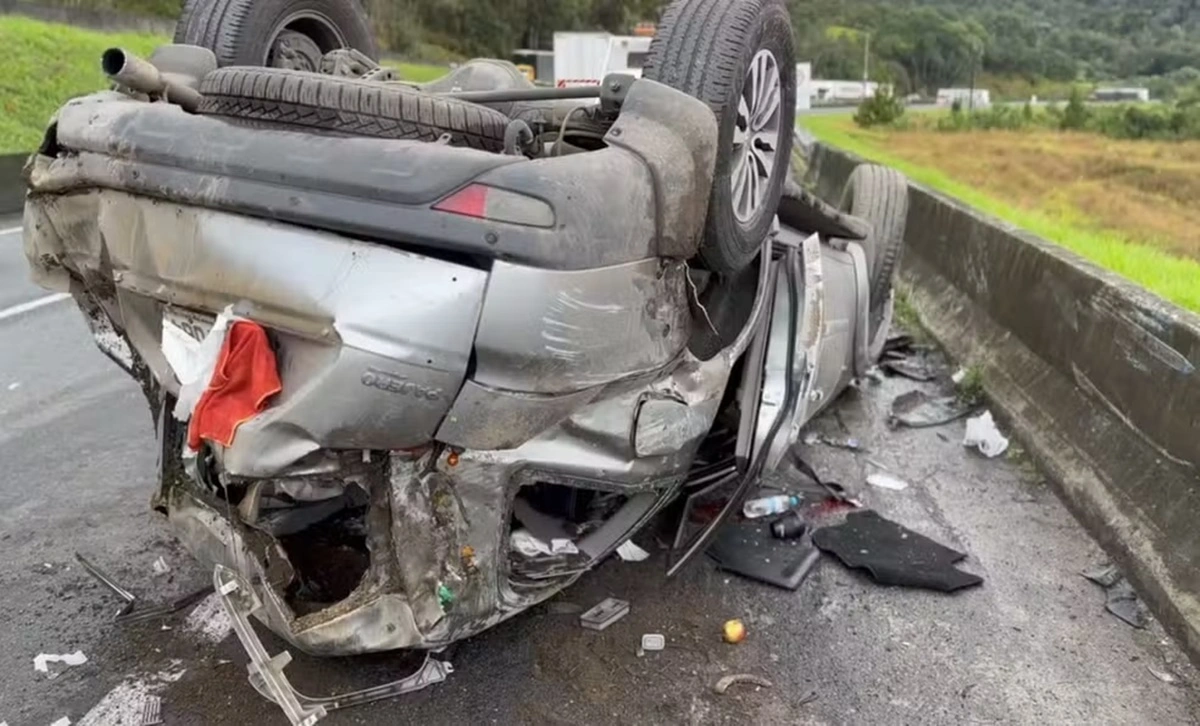 Carro de Dunga após o acidente
