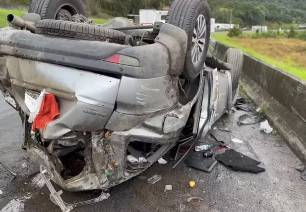 Carro de Dunga após o acidente