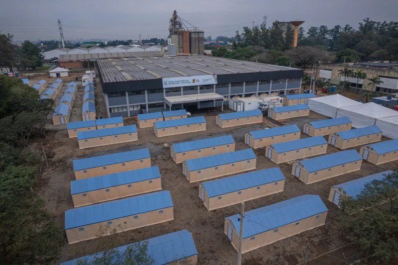 "Cidade provisória" em Canoas conta com 126 casas modulares para acolher mais de 600 pessoas