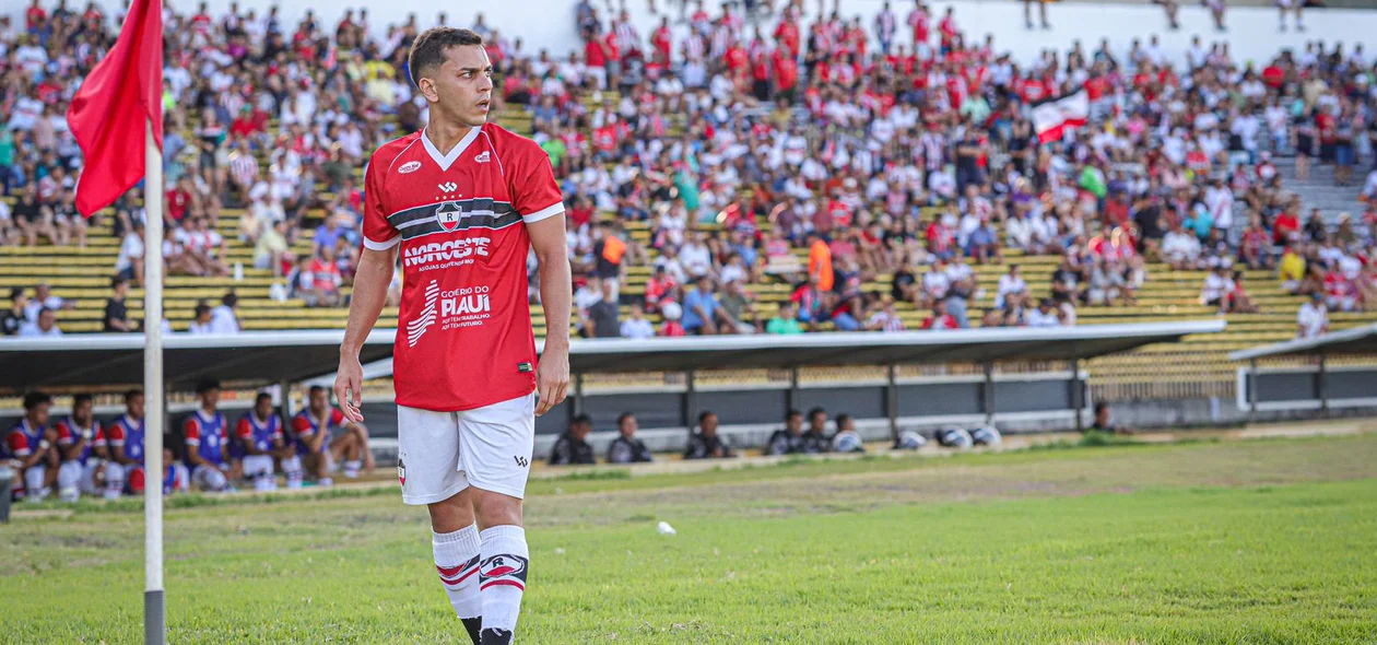 Cobrança de escanteio para o River