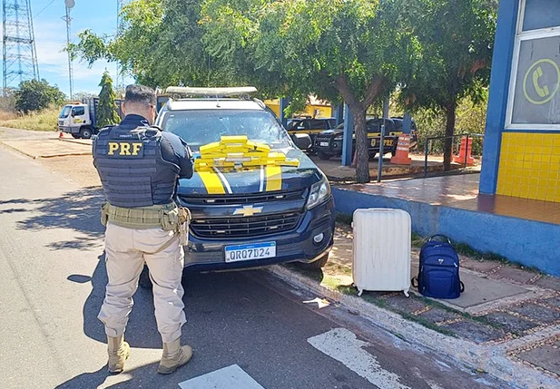 Cocaína apreendida em malas pela PRF na BR 316 em Picos