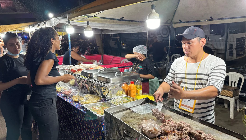 Comidas típicas são as mais procuradas no evento