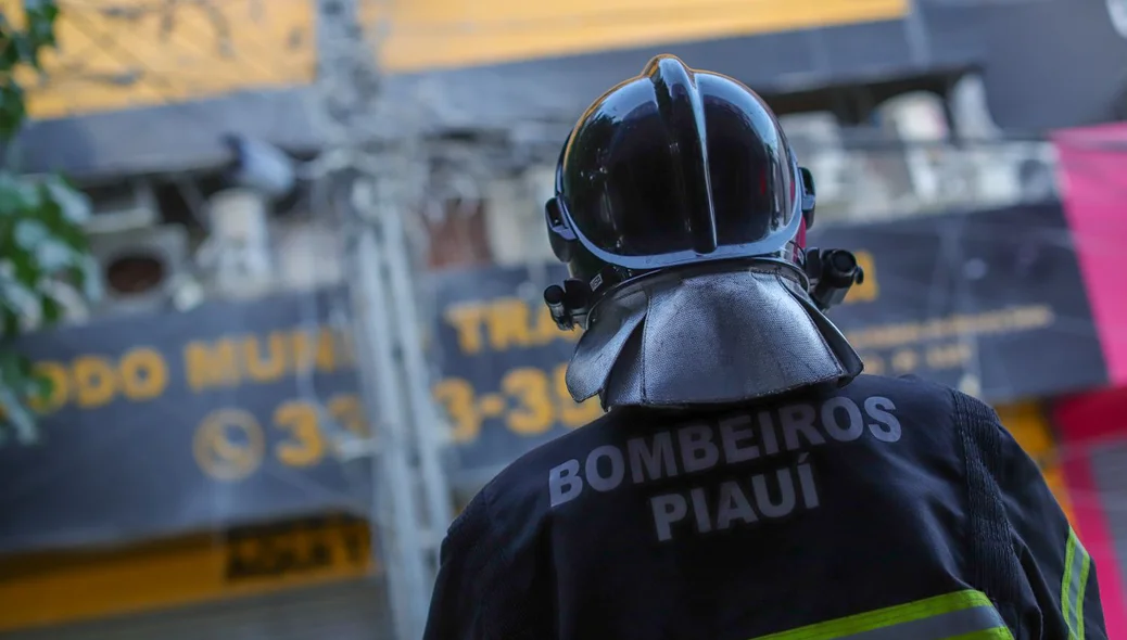 Corpo de Bombeiros no local