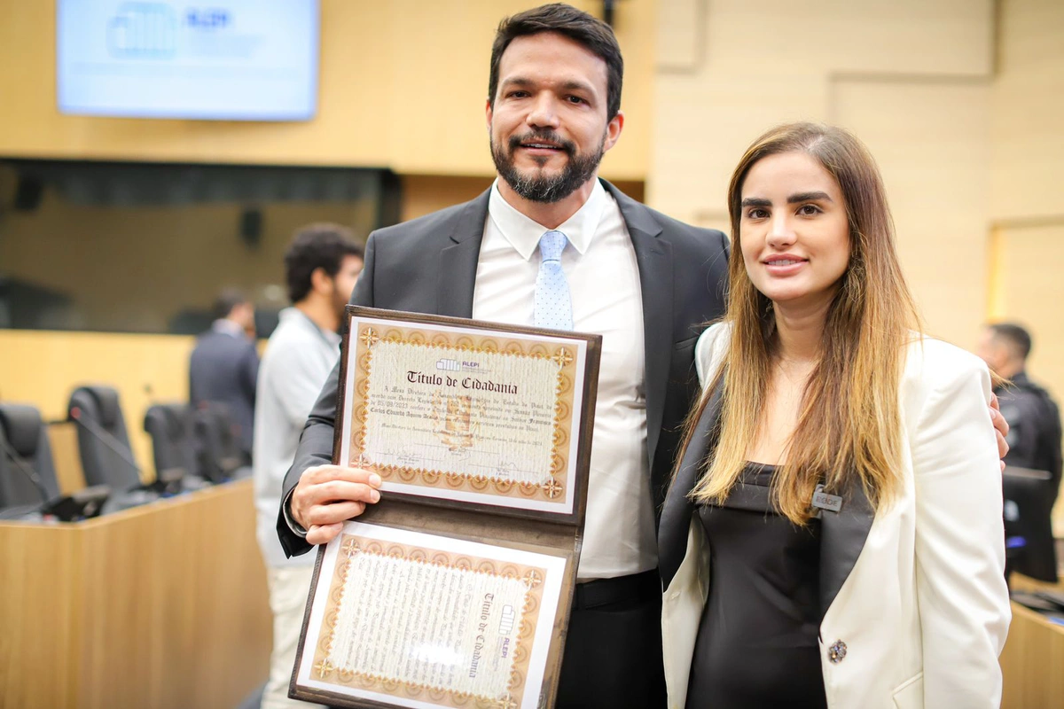 Delegado Eduardo Aquino e a deputada Bárbara Soares