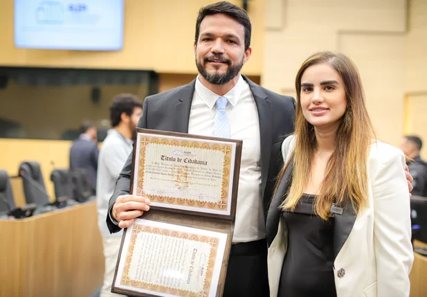 Delegado Eduardo Aquino e a deputada Bárbara Soares