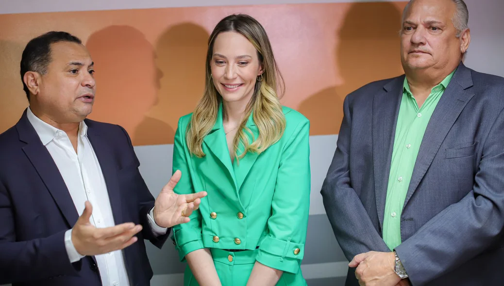 Deputado Evaldo Gomes deu posse a Vanessa Tapety