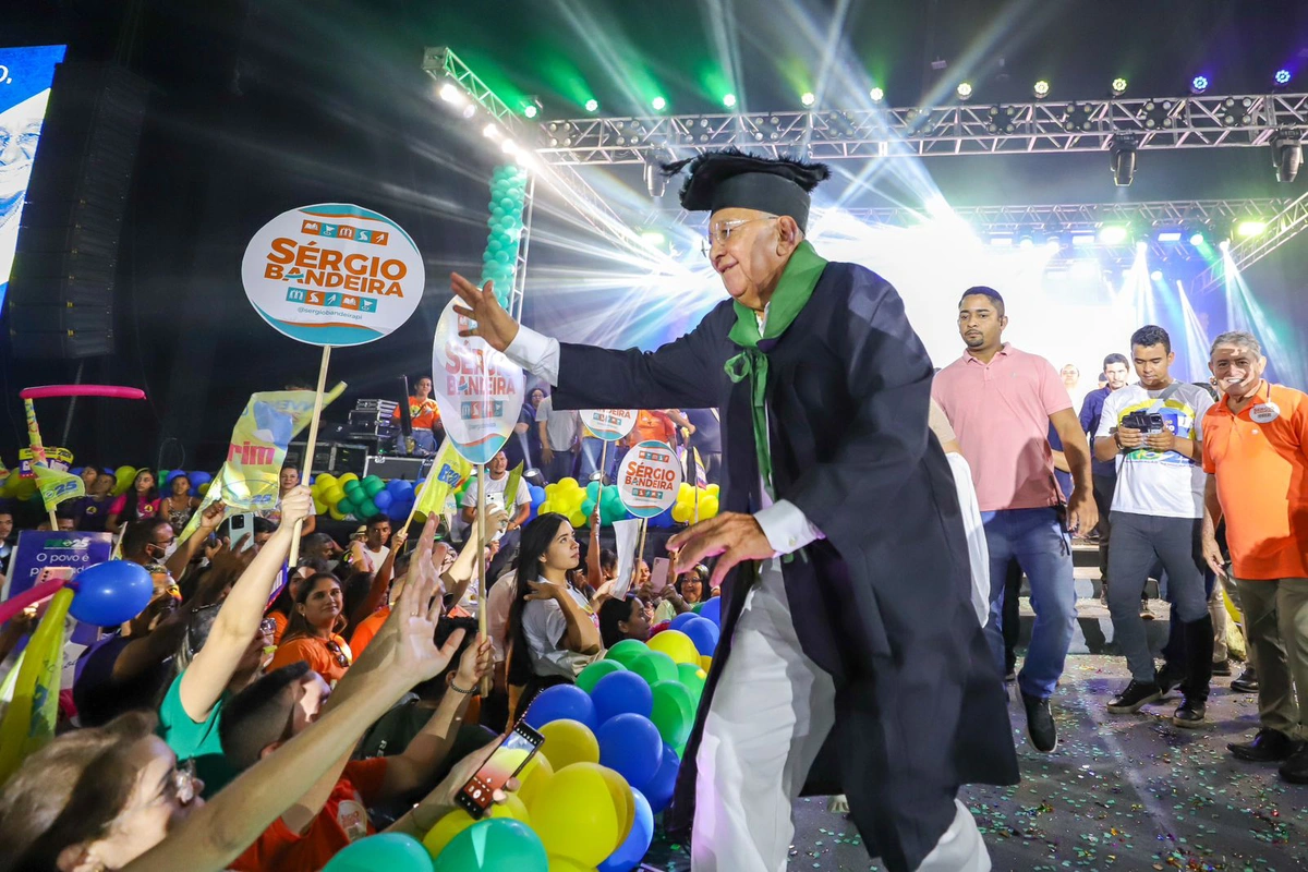 Dr. Pessoa cumprimenta o público presente