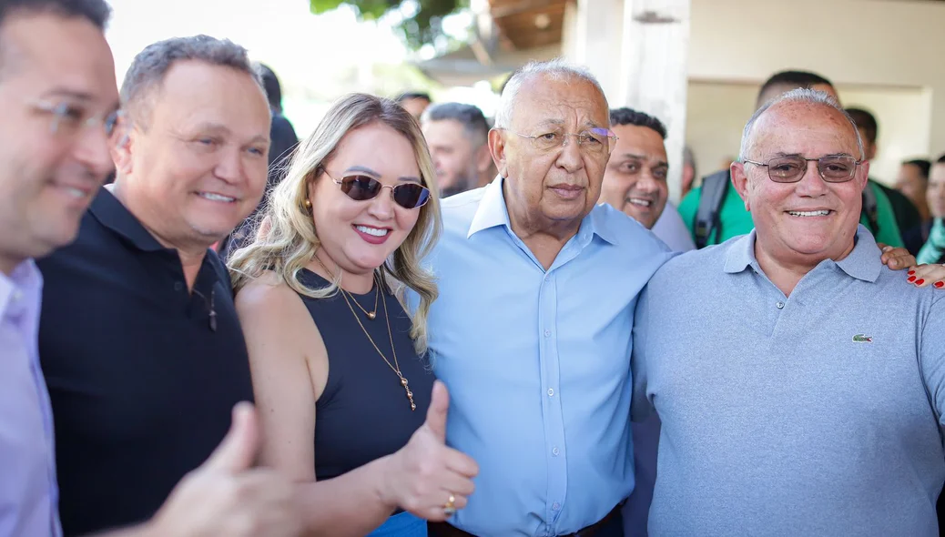 Dr. Pessoa durante entrega do recapeamento asfáltico