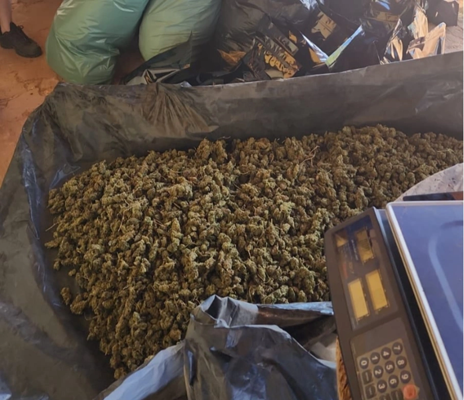 Droga apreendida com balança de precisão