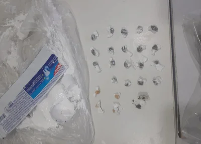 Drogas estavam escondidas em um tubo de creme dental
