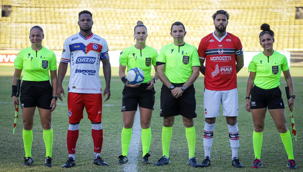 Equipe de arbitragem do jogo entre River e Porto Velho