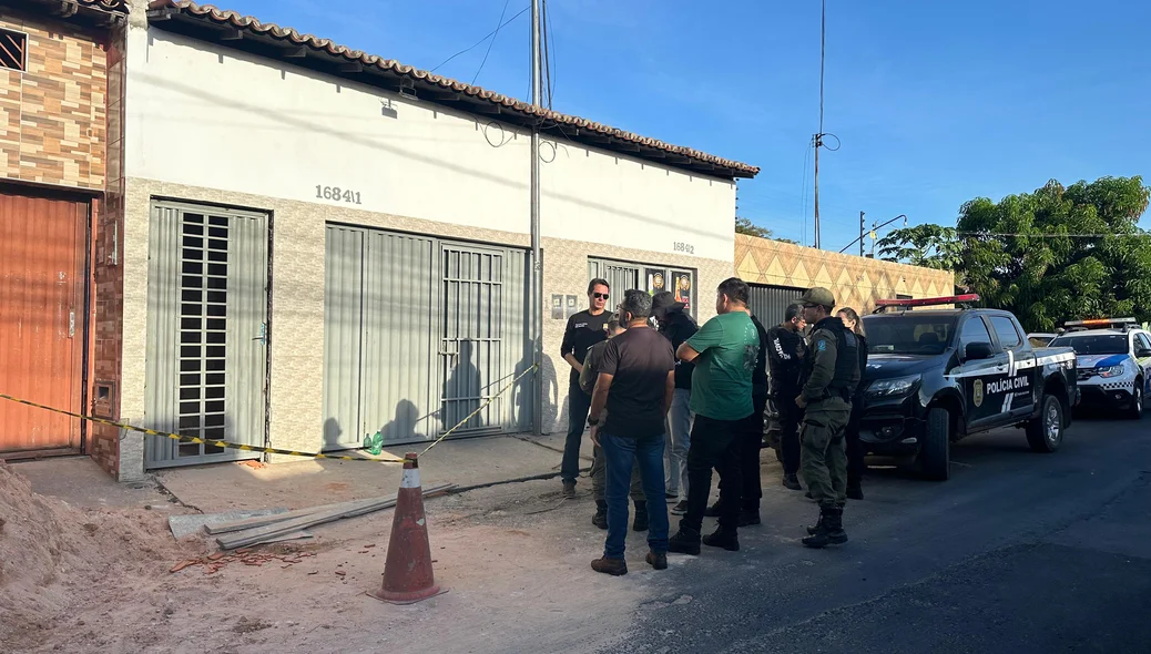 Equipe do DHPP no local do crime