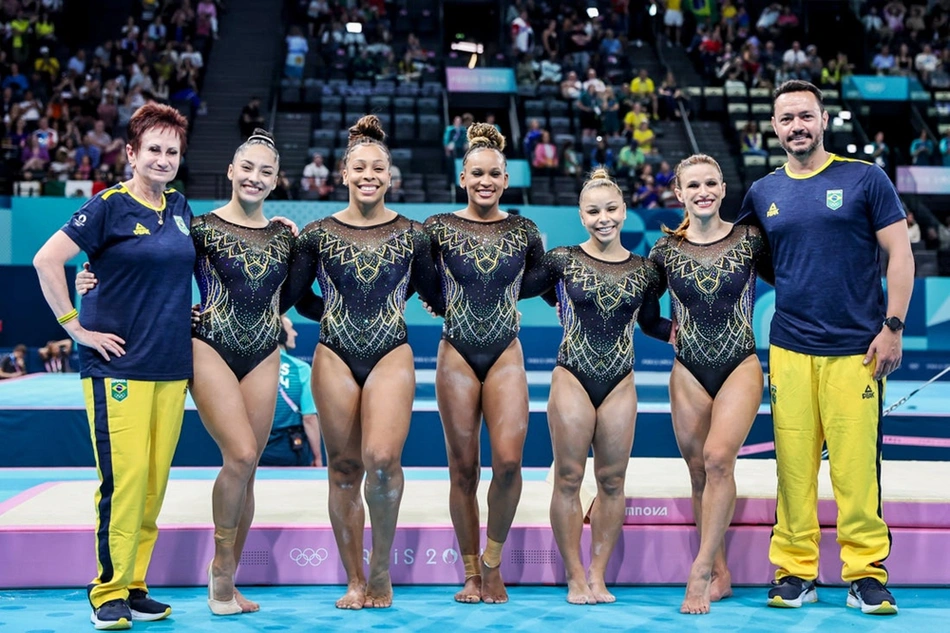 Equipe feminina na ginástica