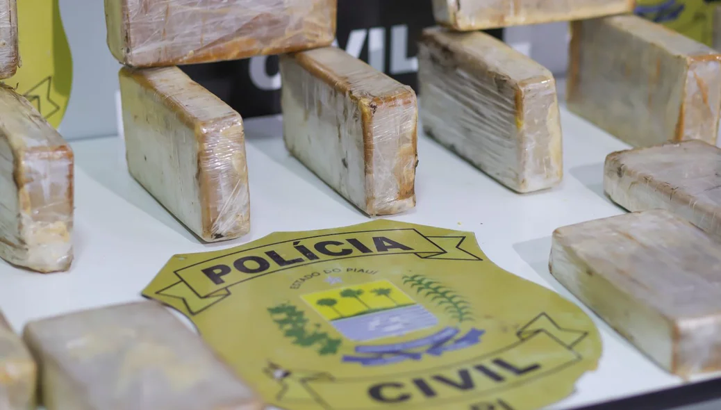 Gandre apreensão de pasta base e cocaína
