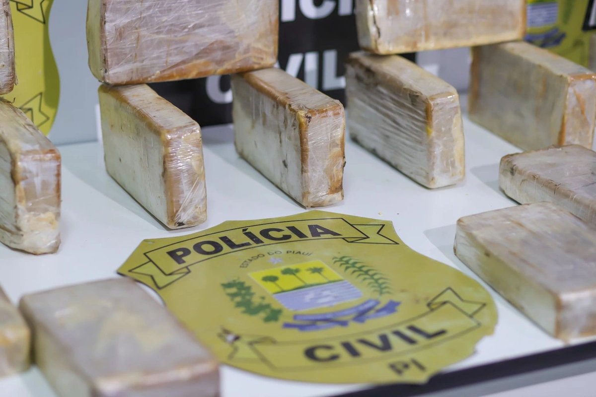 Gandre apreensão de pasta base e cocaína