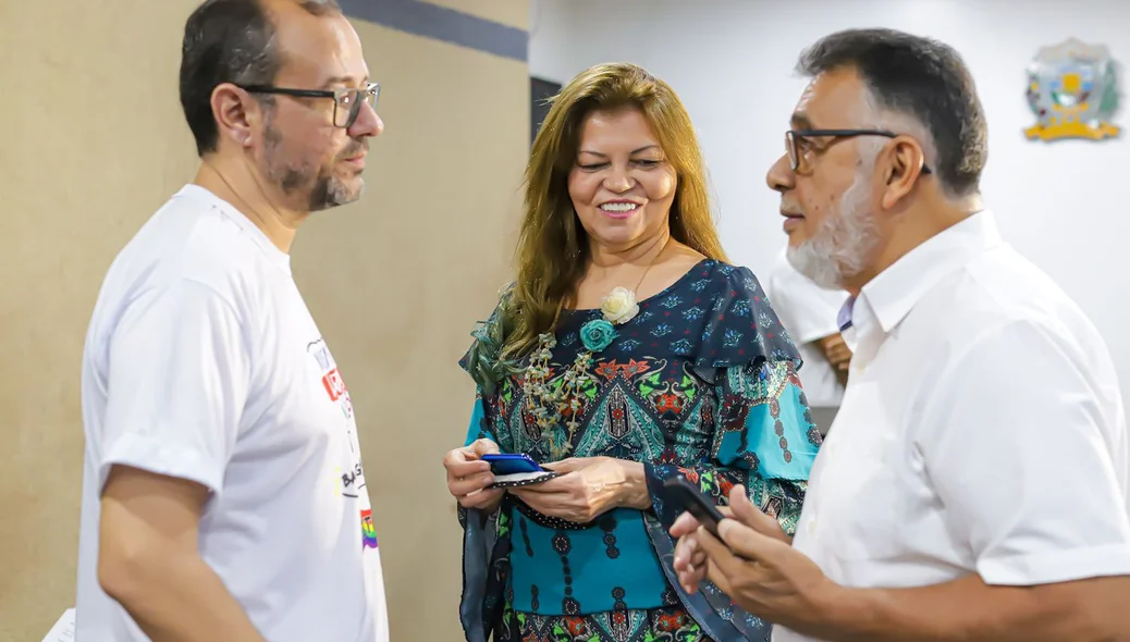 Geraldo Carvalho, candidato a prefeito com candidatos a vereador Daniel Solon e Yara Ferry