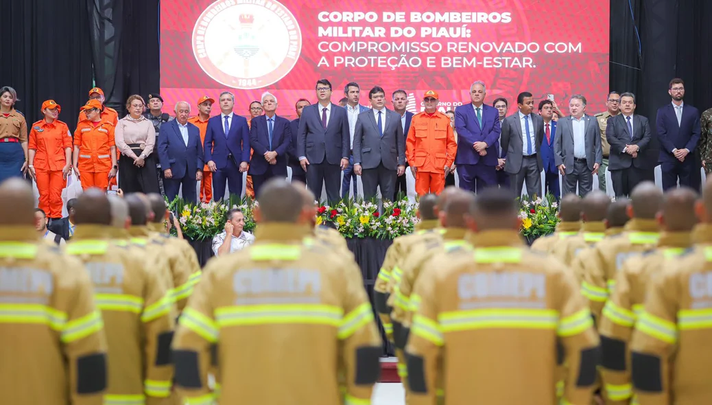 Governador Rafael Fonteles durante evento de posse dos novos 205 novos soldados